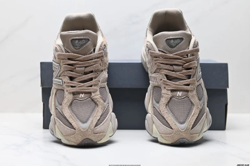 WaterResistant New Balance Shoes 3152