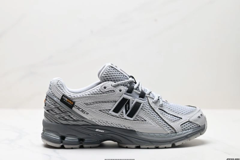 Sporty New Balance Shoes 3116