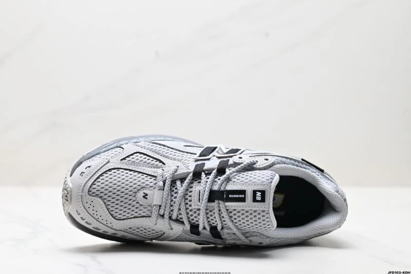 Sporty New Balance Shoes 3116