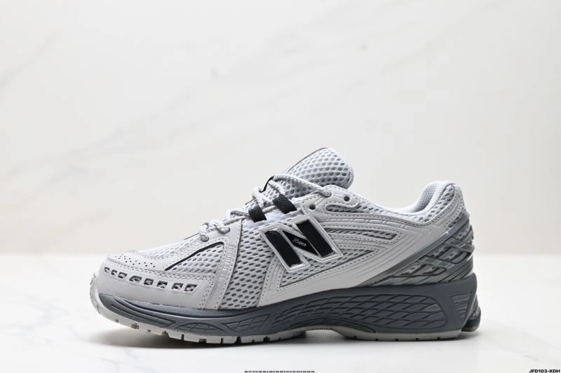 Sporty New Balance Shoes 3116