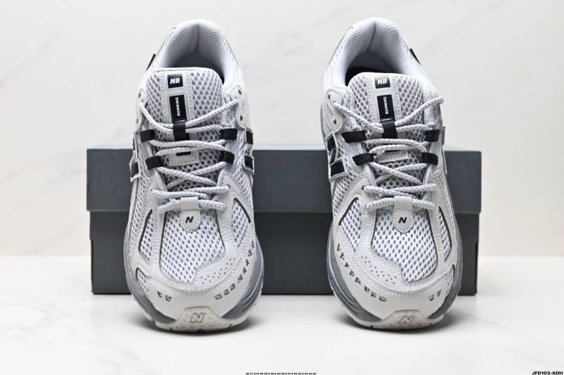 Sporty New Balance Shoes 3116