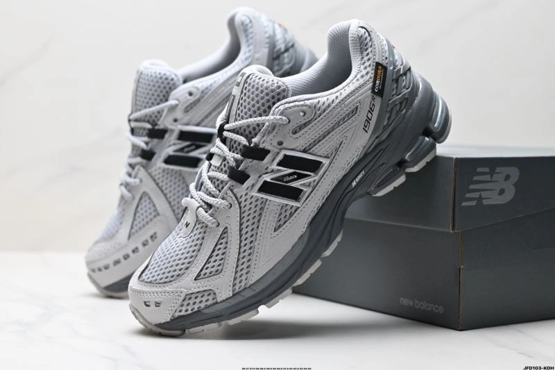 Sporty New Balance Shoes 3116