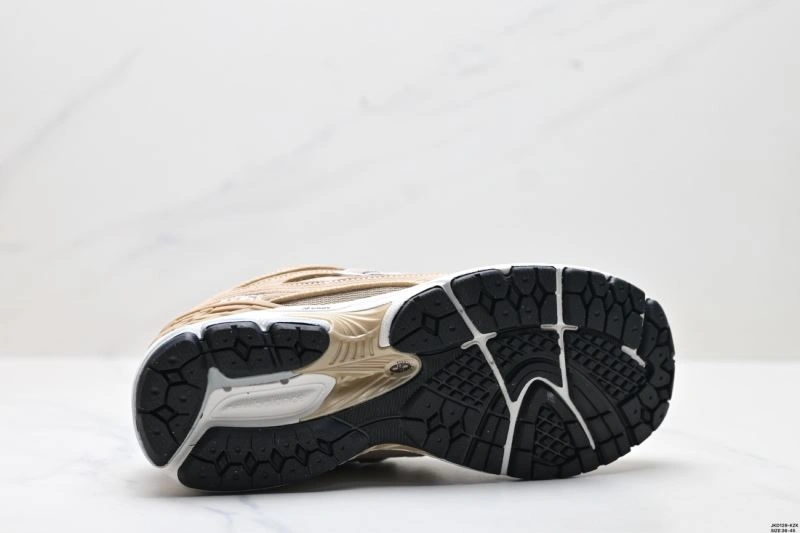 Functional New Balance Shoes 2208