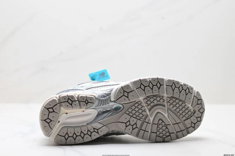 New Balance Shoes Refined 2184