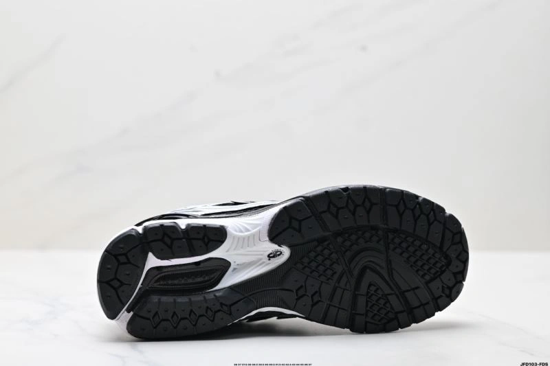 Casual New Balance Shoes 2051