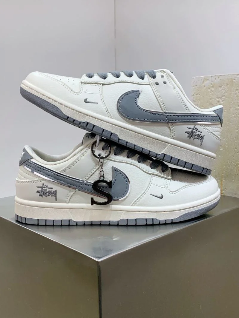 Vibrant Nike Dunk Shoes 33390