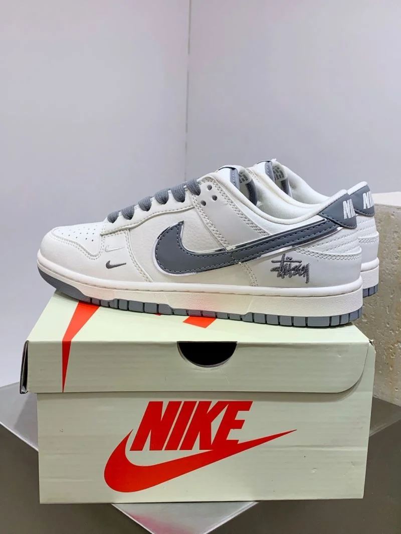 Vibrant Nike Dunk Shoes 33390