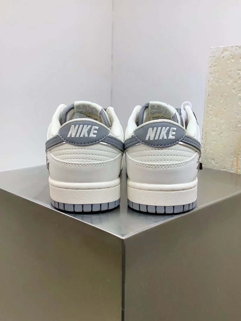 Vibrant Nike Dunk Shoes 33390