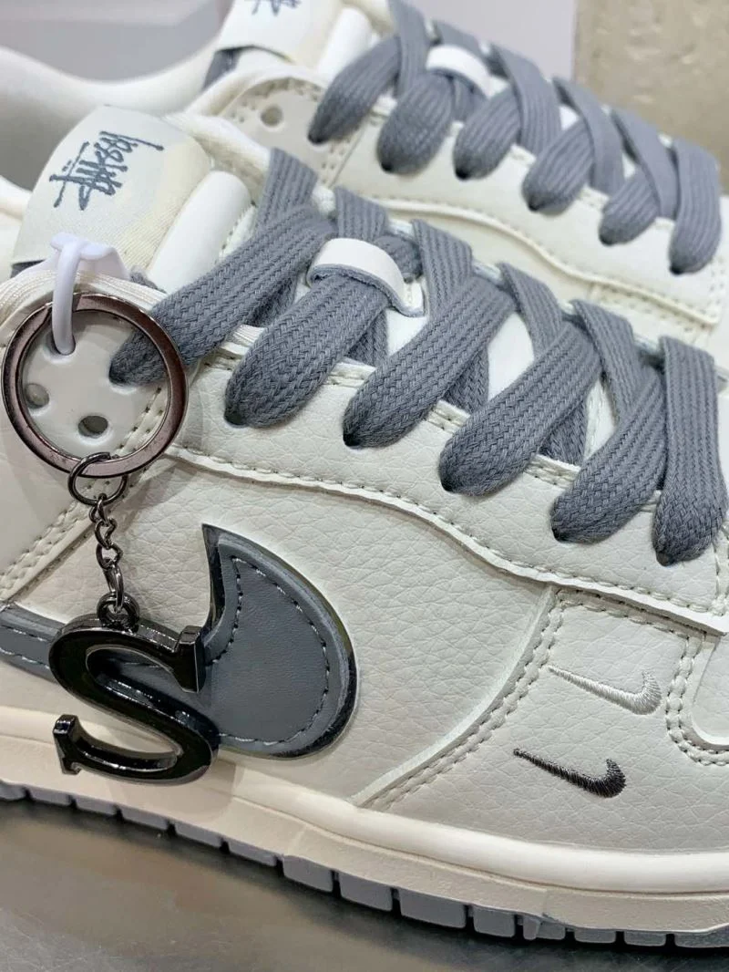 Vibrant Nike Dunk Shoes 33390
