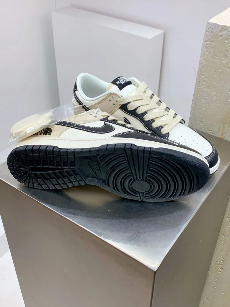 Minimalist Nike Dunk Shoes 33388