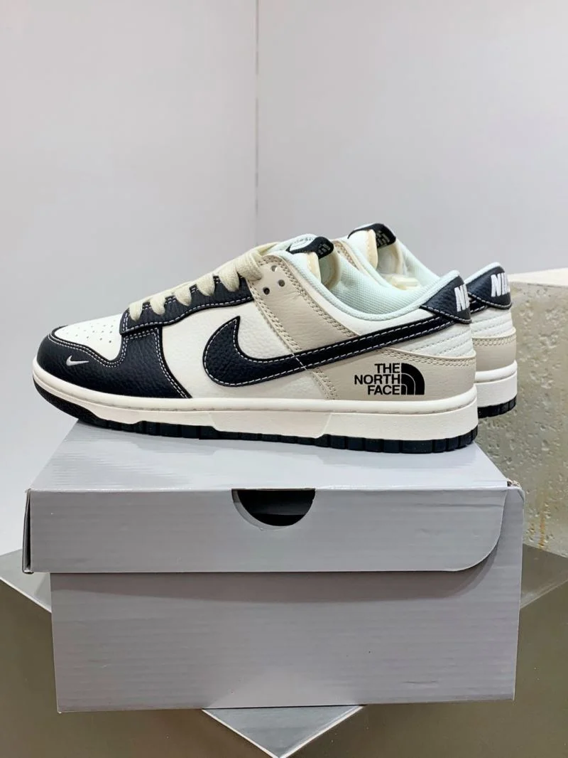 Minimalist Nike Dunk Shoes 33388