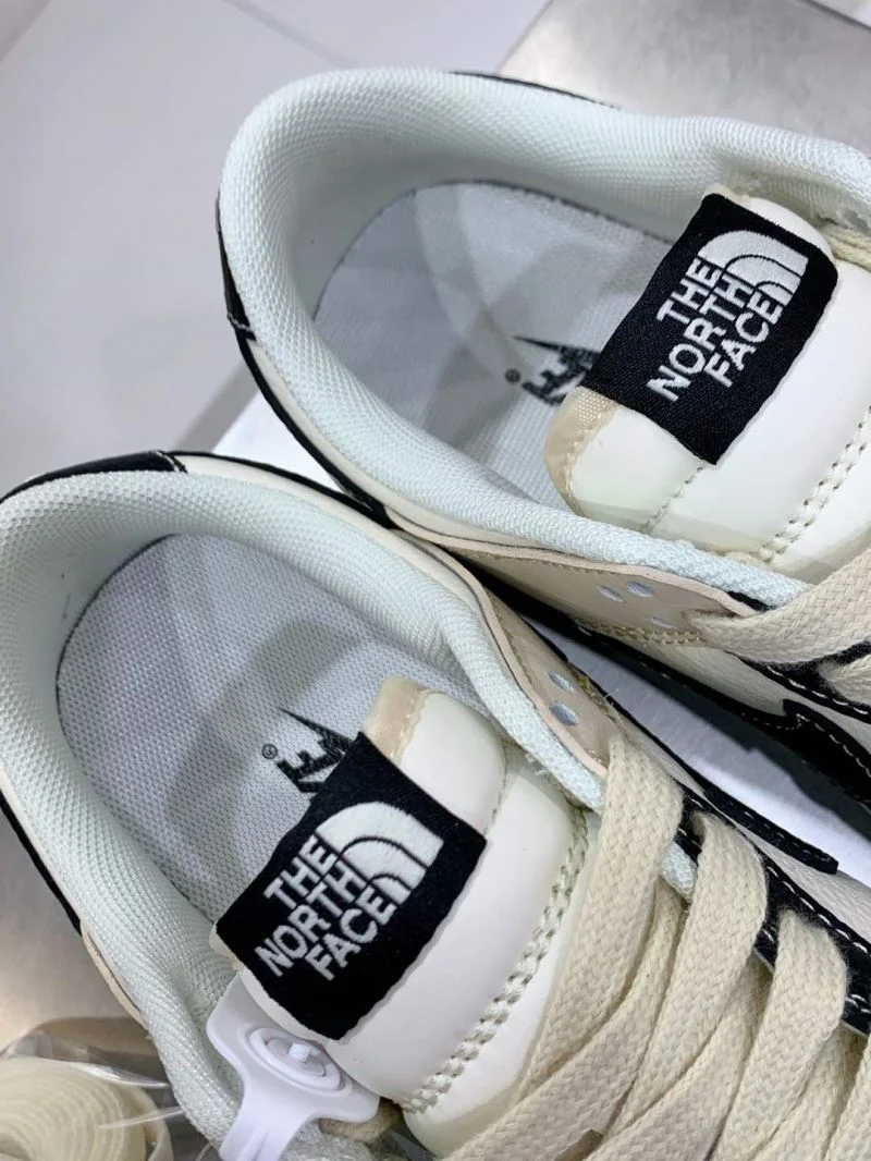 Minimalist Nike Dunk Shoes 33388
