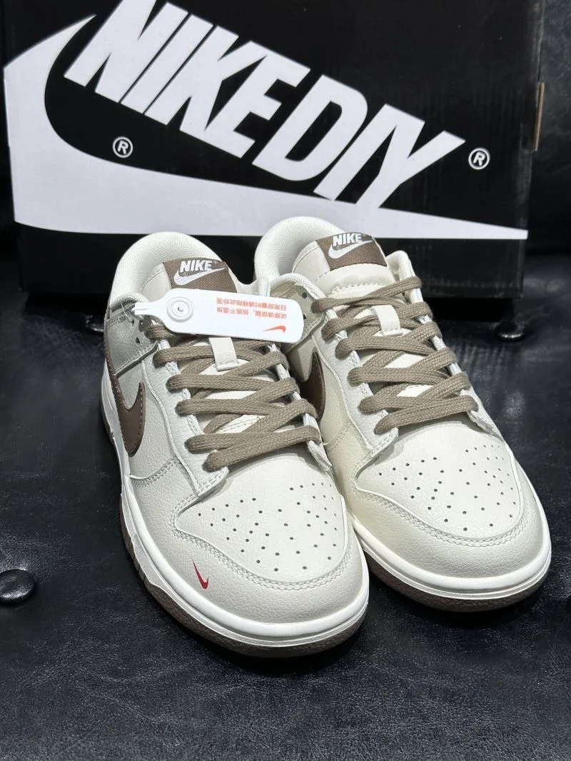 Sleek Nike Dunk Shoes 33476