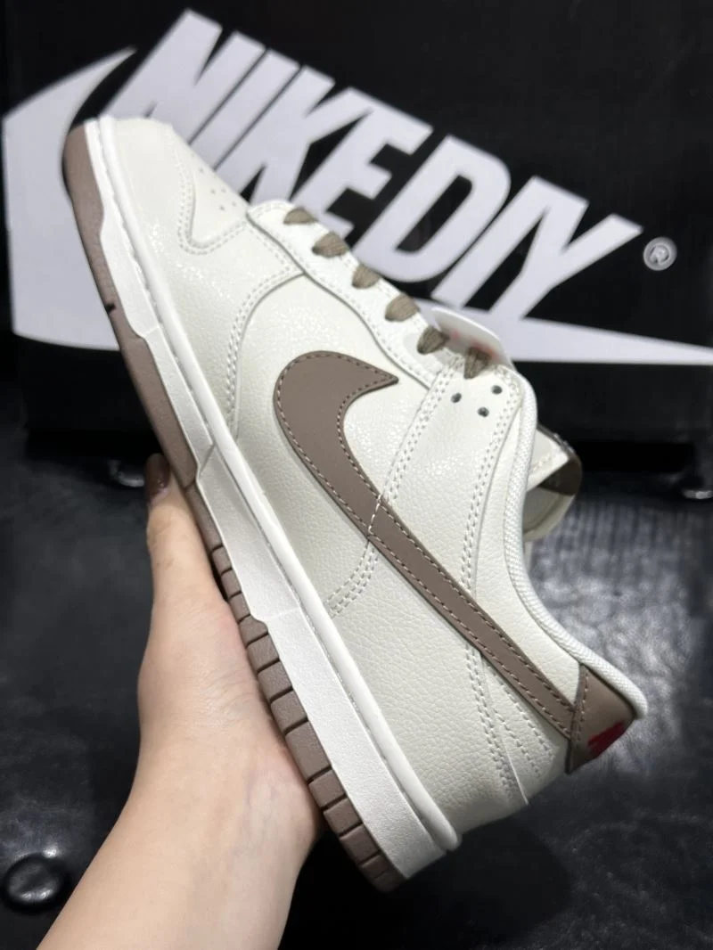 Sleek Nike Dunk Shoes 33476