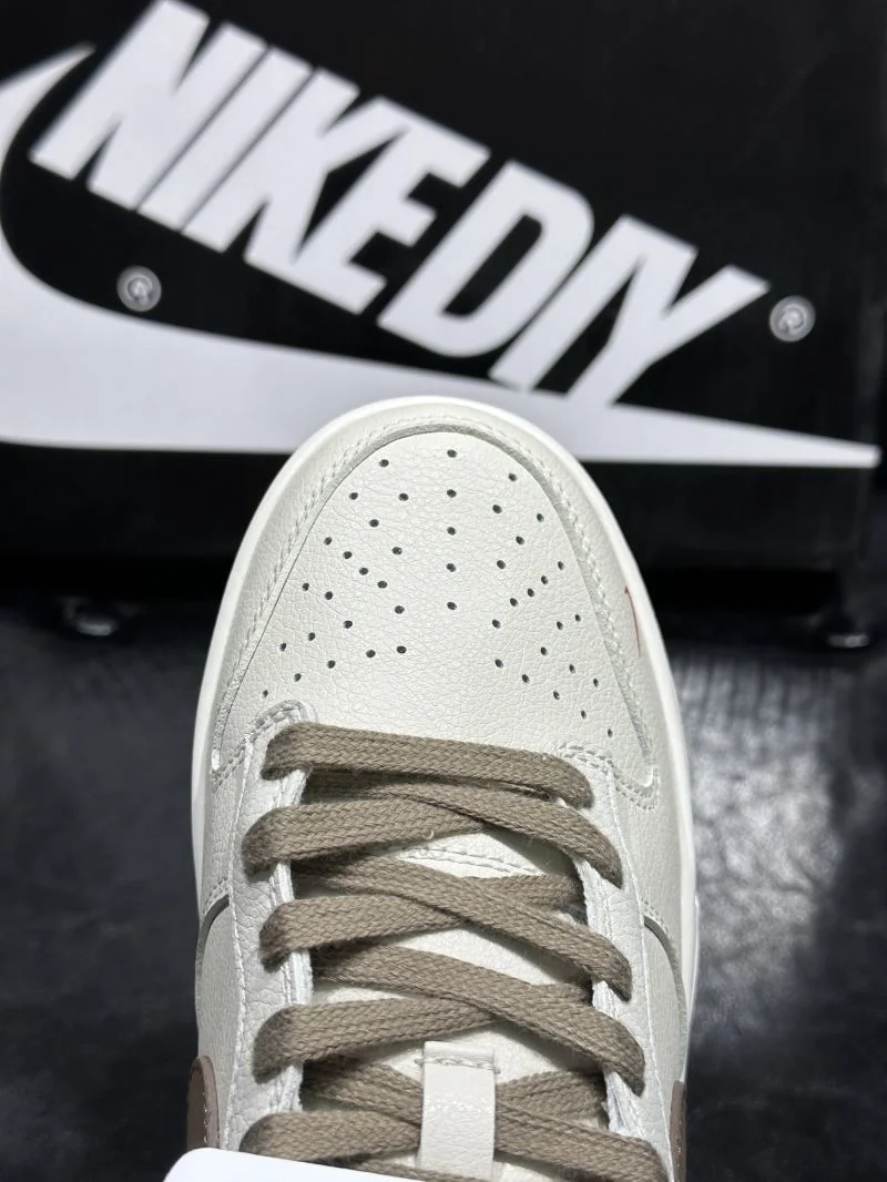 Sleek Nike Dunk Shoes 33476