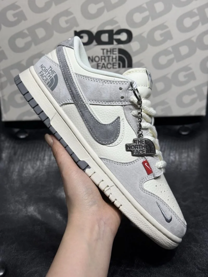 Minimalist Nike Dunk Shoes 33466