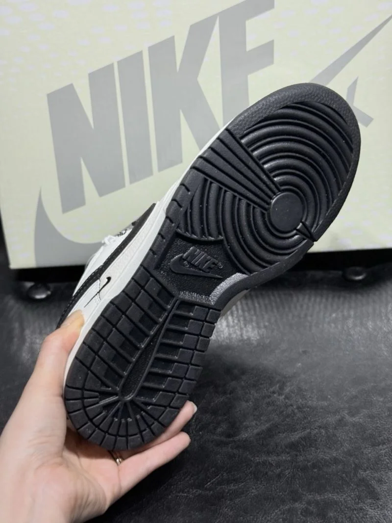 Nike Dunk Shoes ComfortFit 33458