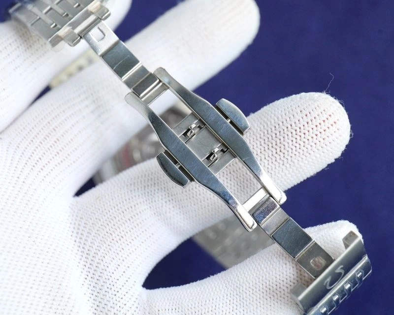 Vibrant OMEGA Watches 193706