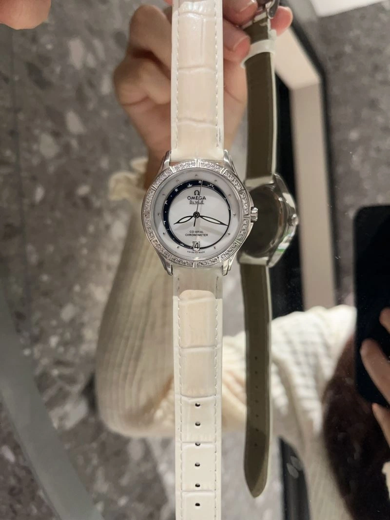 Snug OMEGA Watches 192981