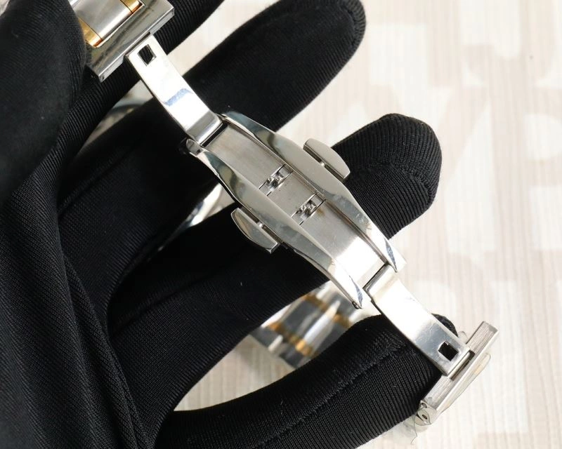 Sleek OMEGA Watches 192810