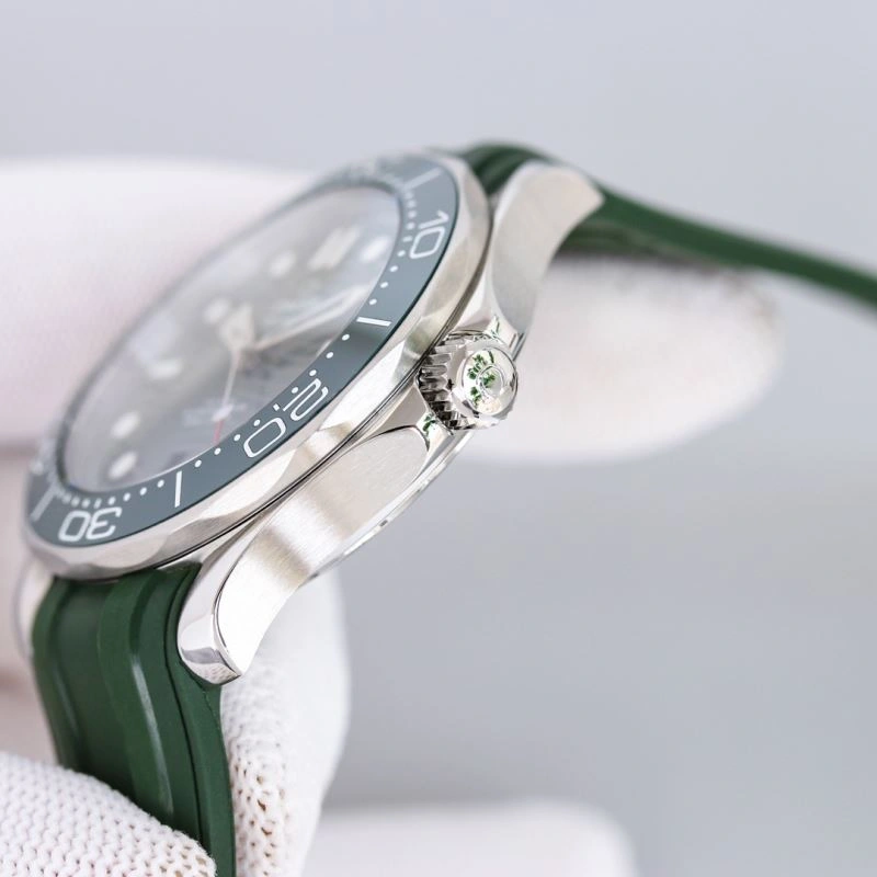 Snug OMEGA Watches 192509