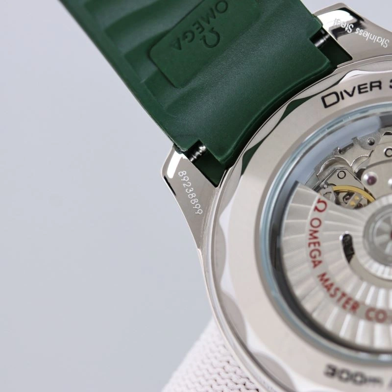 Snug OMEGA Watches 192509