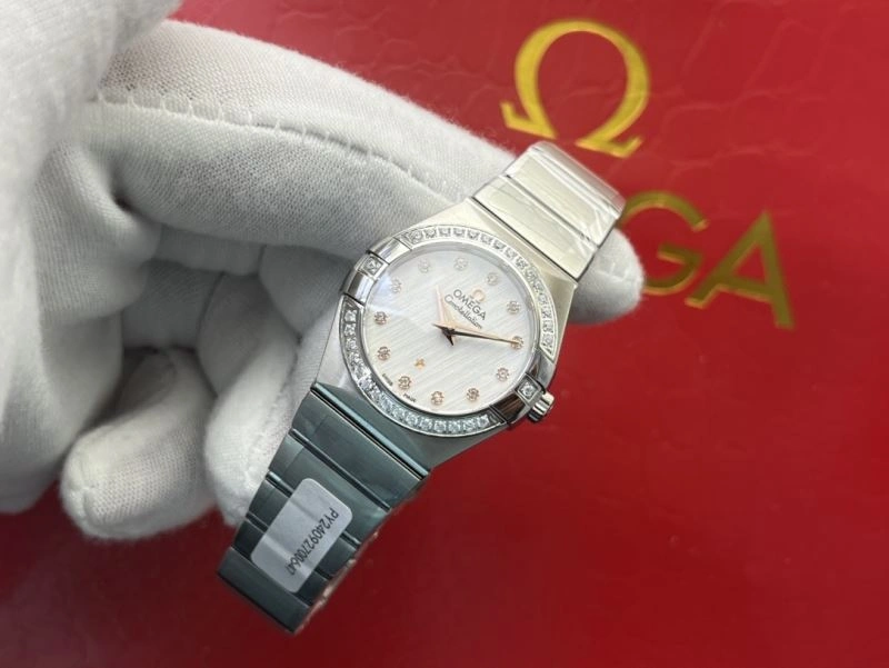 Vibrant OMEGA Watches 190857
