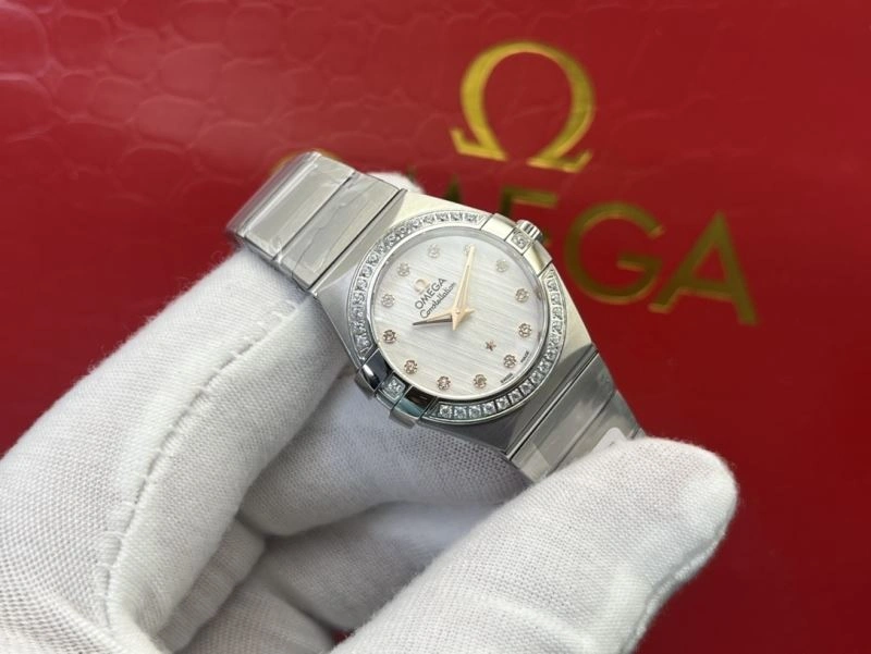 Vibrant OMEGA Watches 190857
