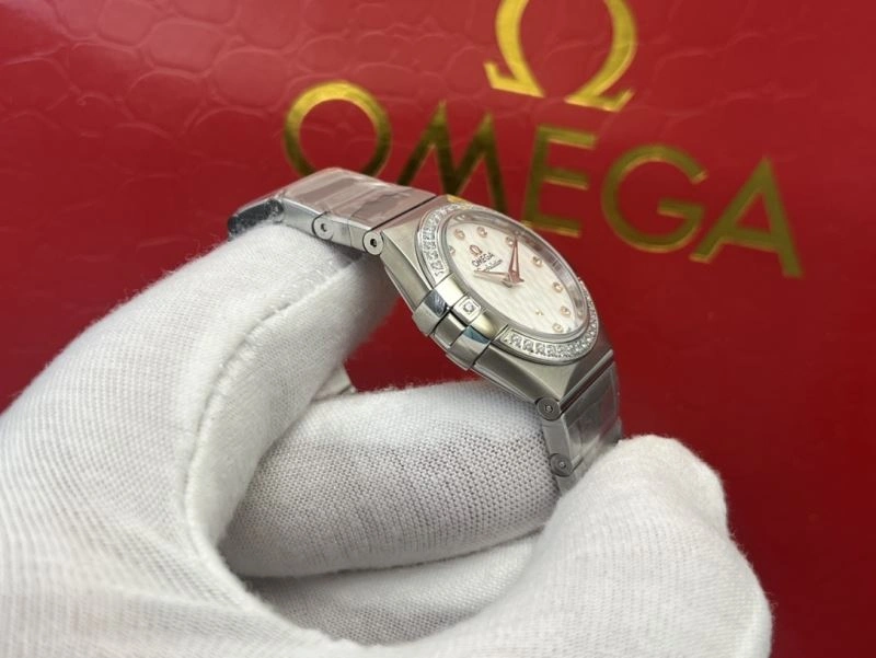 Vibrant OMEGA Watches 190857