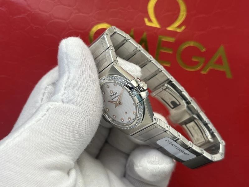 Vibrant OMEGA Watches 190857