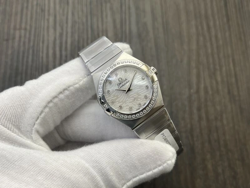 Sporty OMEGA Watches 190437