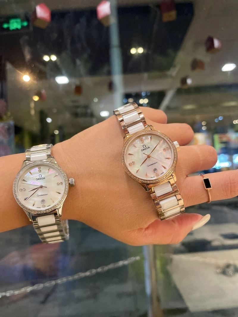 OMEGA Watches Stretchable 190402