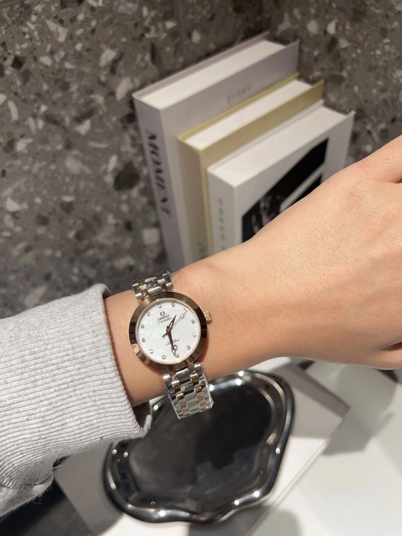 OMEGA Watches Snug 190314