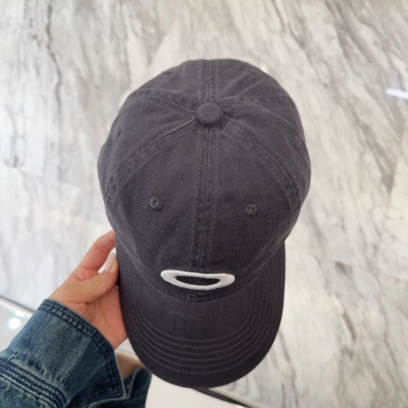 Versatile Oakley Caps 257298
