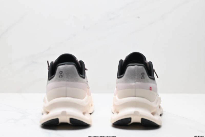On Running Shoes Chic 3053