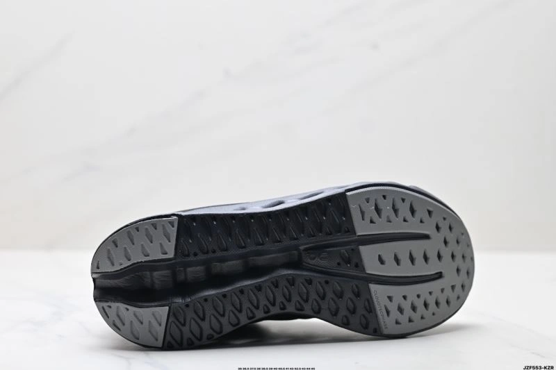On Running Shoes Bold 2002