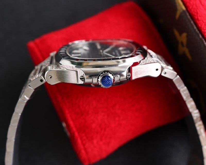 Sleek PATEK PHILIPPE Watches 197972