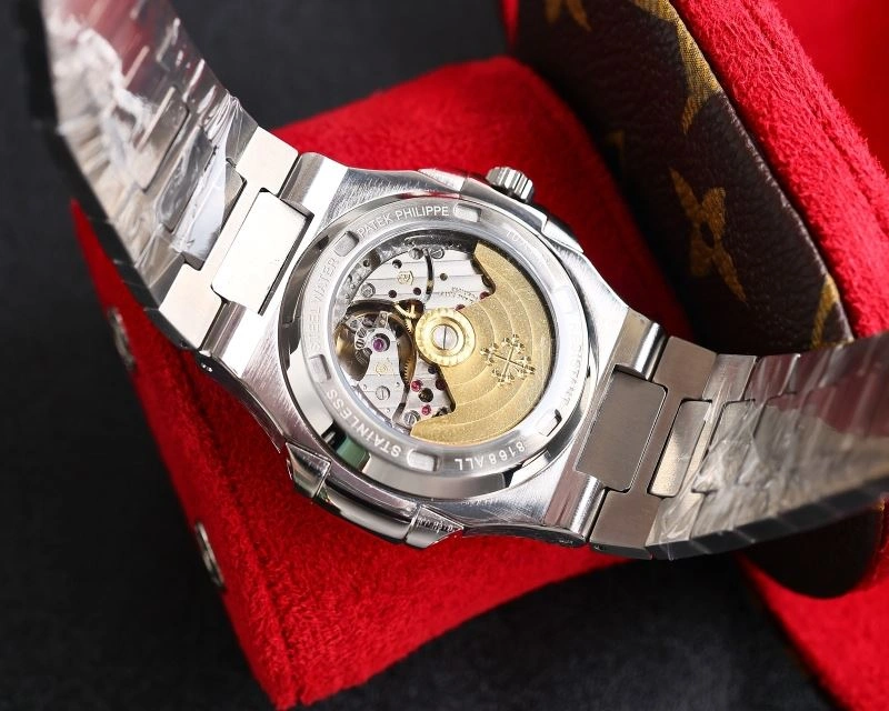 Sleek PATEK PHILIPPE Watches 197972