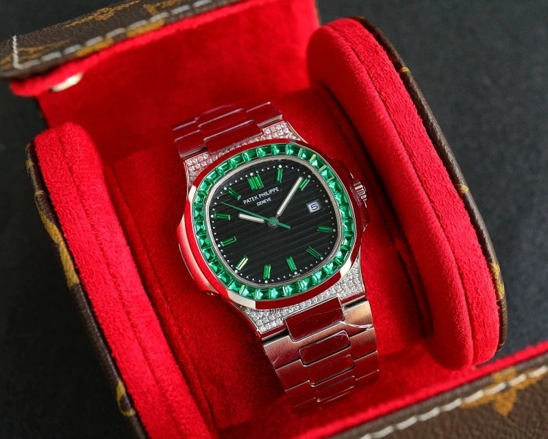 Neat PATEK PHILIPPE Watches 197711
