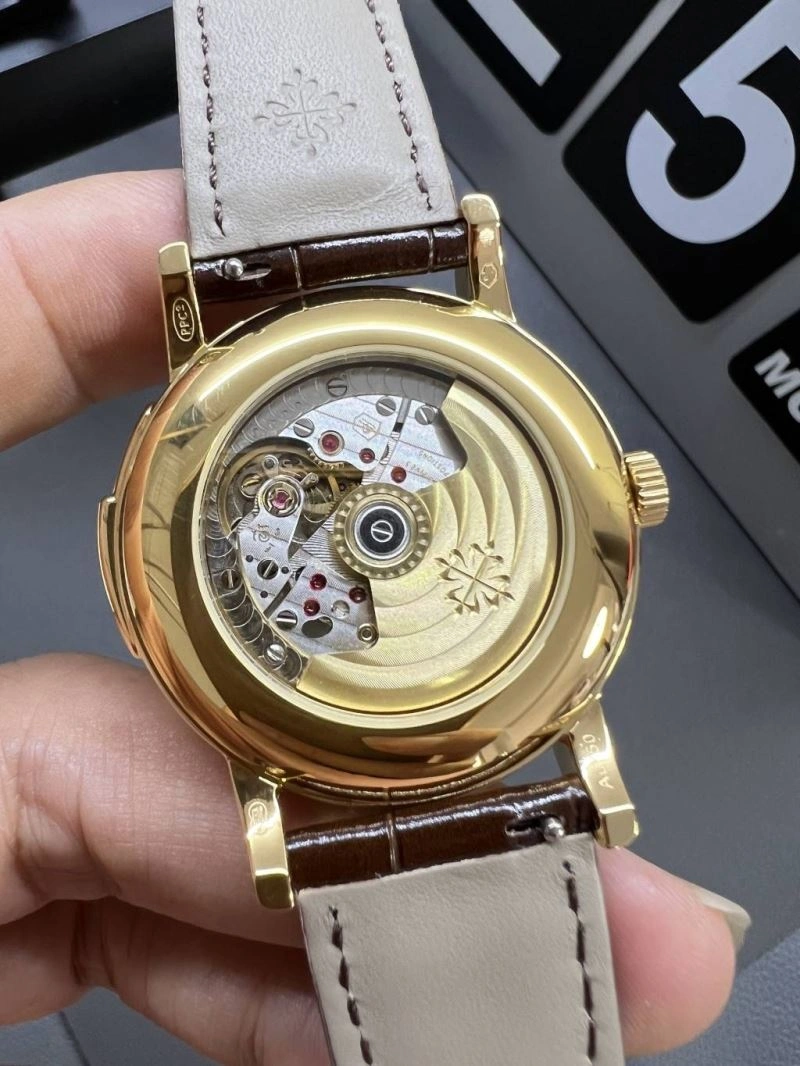 Compact PATEK PHILIPPE Watches 197702