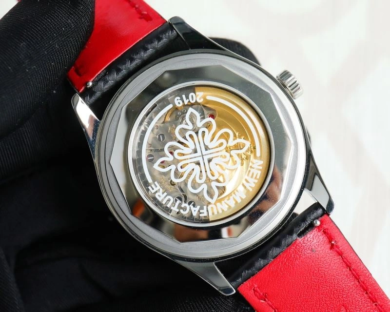 Compact PATEK PHILIPPE Watches 197479