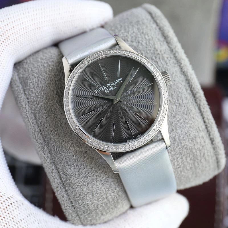 Compact PATEK PHILIPPE Watches 196579