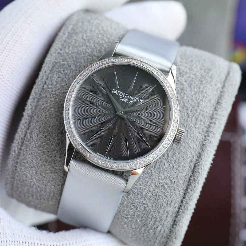 Compact PATEK PHILIPPE Watches 196579