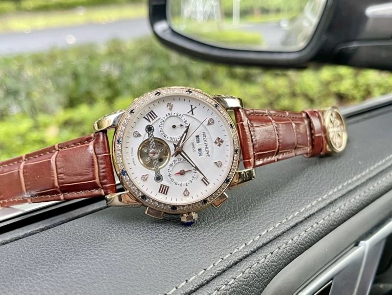 Seasonal PATEK PHILIPPE Watches 195944