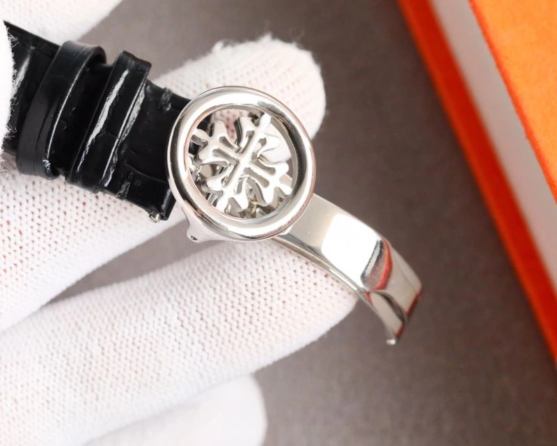 Snug PATEK PHILIPPE Watches 195157