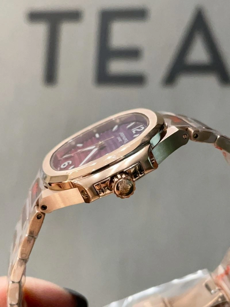 Sleek PATEK PHILIPPE Watches 194925