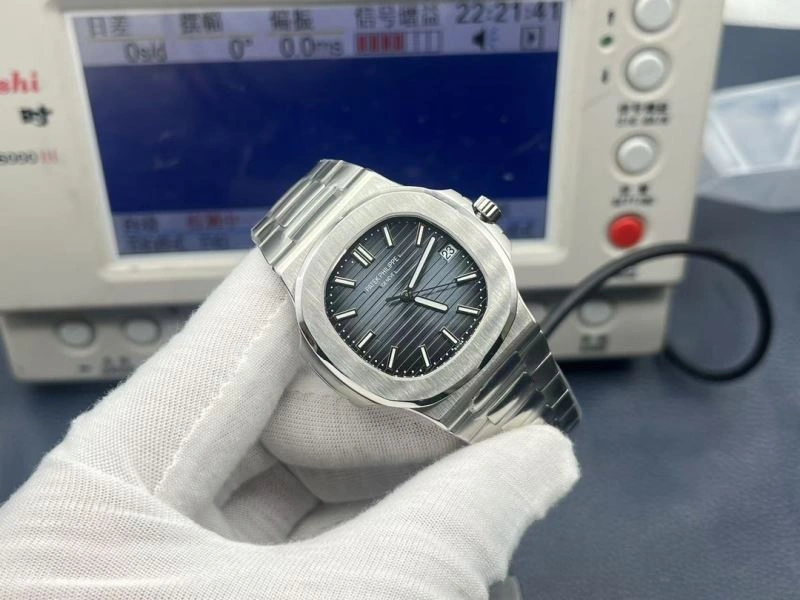 Sleek PATEK PHILIPPE Watches 194452