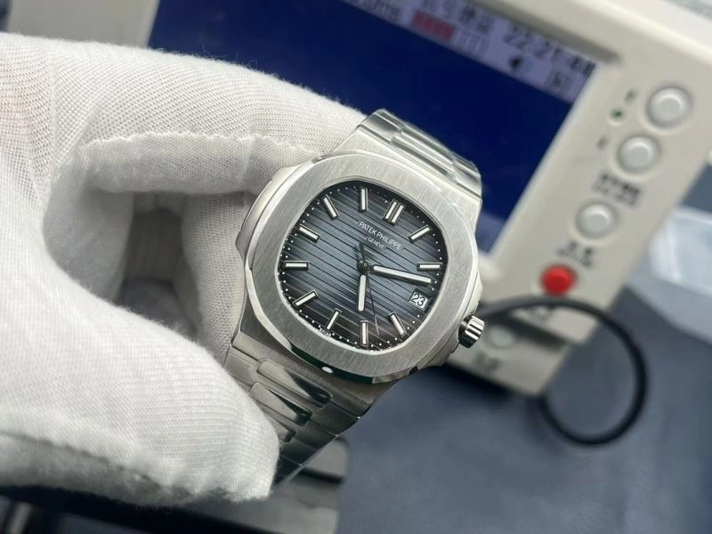 Sleek PATEK PHILIPPE Watches 194452