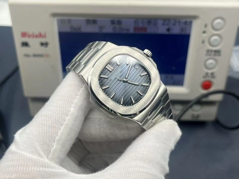 Sleek PATEK PHILIPPE Watches 194452