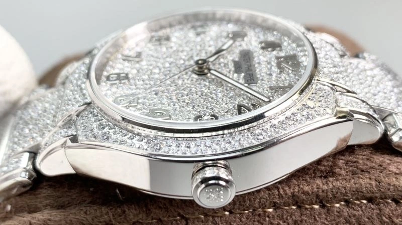 Compact PATEK PHILIPPE Watches 195570
